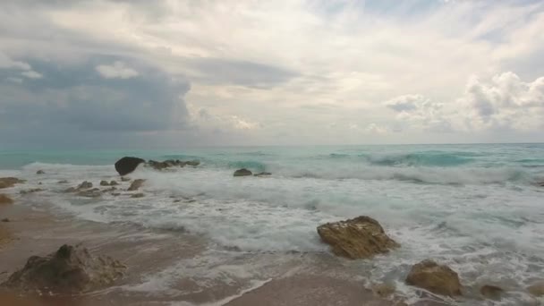 Хвилі Повітряного Пляжу Вид Згори Блакитні Хвилі Прориваються Пляжі Азорська — стокове відео