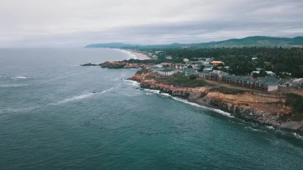 Hermosa Playa Turística Tropical Con Olas Agua Paisajes Olas Oceánicas — Vídeos de Stock