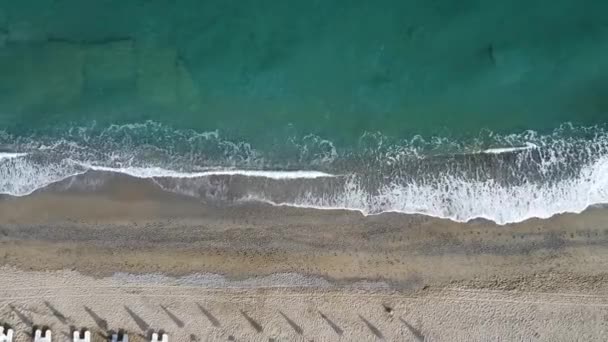 Hermosa Playa Turística Tropical Con Olas Agua Paisajes Olas Oceánicas — Vídeos de Stock