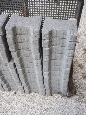 bir yerde kendi kendine kilitlenen gri fark için beton bloklar