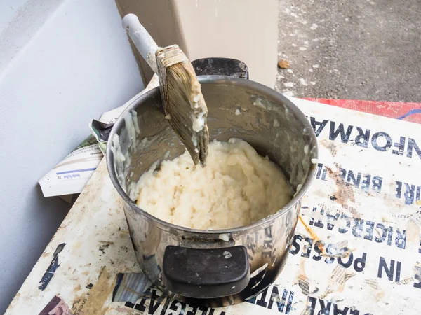 Container van lijm voor papier mache Rechtenvrije Stockafbeeldingen