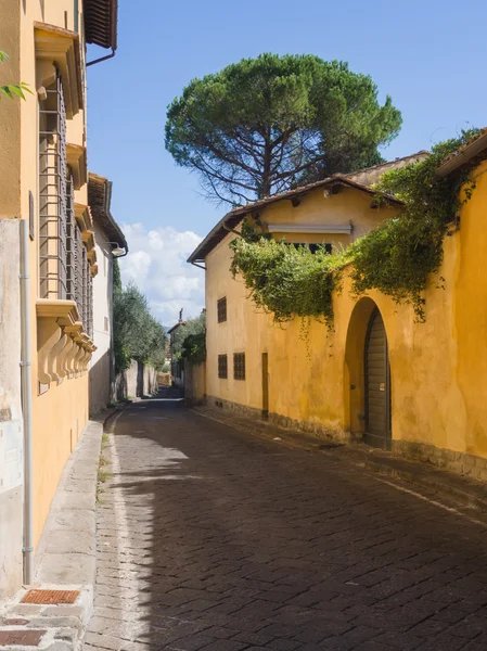 Strada storica della città toscana — Foto Stock