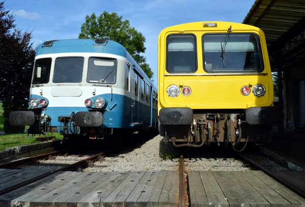 Tåg vid stationen — Stockfoto