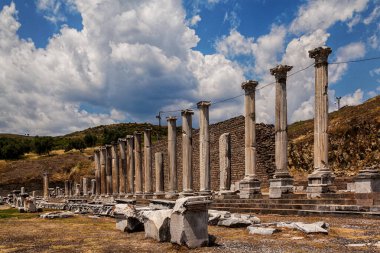 Pergamum, İzmir 'deki Asklepius Tapınağı Sütunları