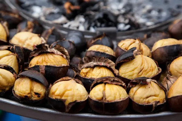 Taze ızgara ve sıcak kestane