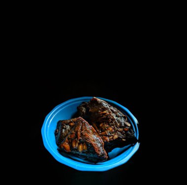 Tatlı kabaklı tatlı tabağı siyah arka planda Guatemala 'dan tipik bir yiyecek. Sağlıklı tatlı konsepti