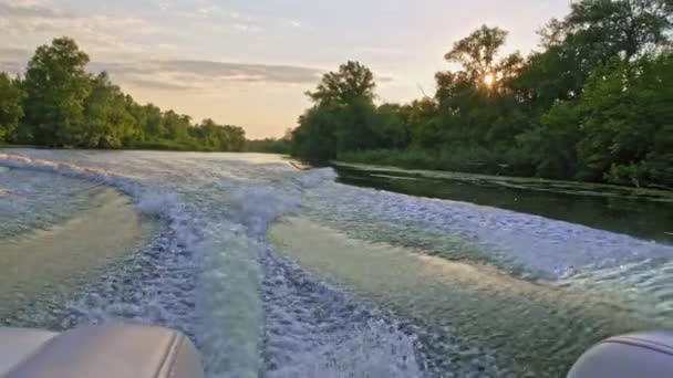 Slow Motion Clip Motorboat Creates Beautiful Waves Splashes Running Motors — Stock Video