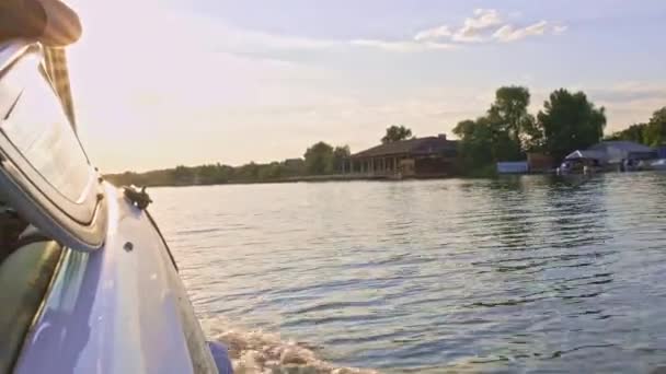 Cinematic Clip Boat Slowly Walks Quiet River Bay Beautiful Shore — Stock Video