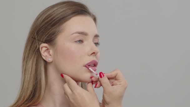 Makeup Artist Stylist Applies Lipstick Lips Female Model Visagiste Making — Stock Video