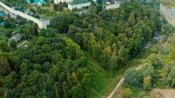 Luchtfoto Uitzicht Prachtige Oude Kerk Kleine Stad Novgorod Seversky Oekraïne — Stockvideo