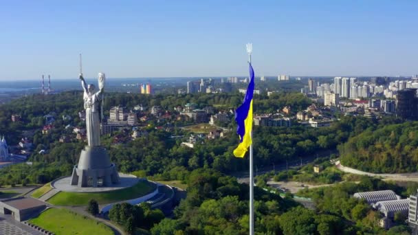 Volando Avión Tripulado Famoso Monumento Ucrania Patria Vista Aérea Cinematográfica — Vídeos de Stock