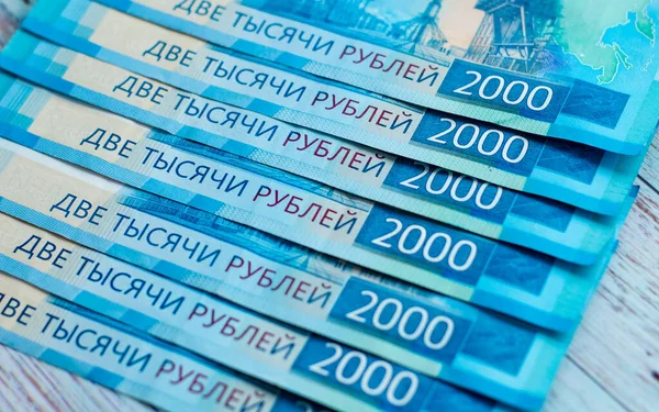 Russische Roebels Met Een Nominale Waarde Van 2000 Close Economisch Stockfoto