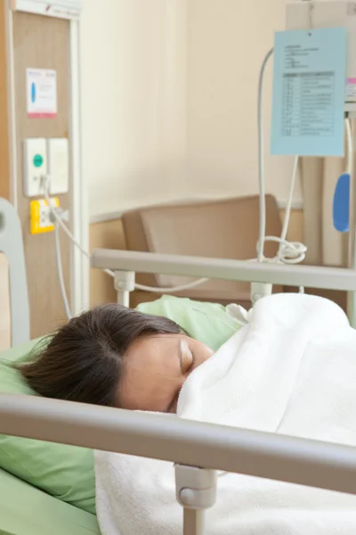 Nők a betegek a kórházban — Stock Fotó
