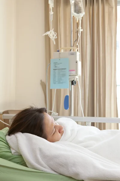 Vrouwen patiënten in het ziekenhuis — Stockfoto