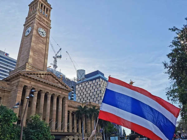 Brisbane Australia Noviembre 2020 Protestante Sostiene Bandera Nacional Tailandia Manifestación —  Fotos de Stock