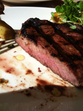 Izgara orta nadir Avustralya sığır eti biftek