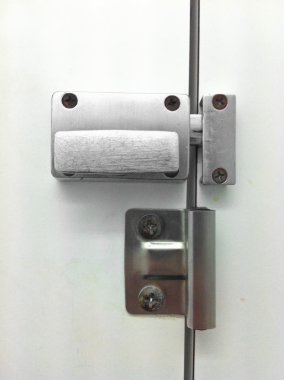 Kapalı kilitli beyaz kapı