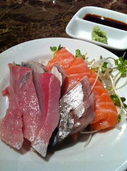 Hamachi și somon pește crud shashimi — Fotografie, imagine de stoc