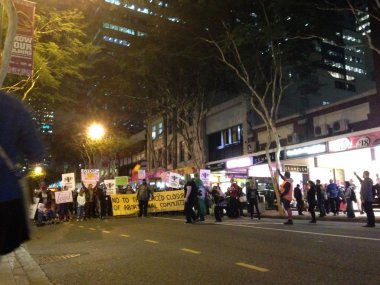 Protestocular karşı kapatma yerli topluluklar yürüyen Brisbane