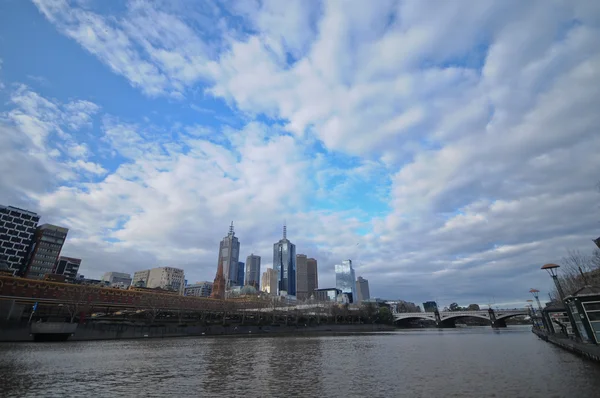 Mooie dag op de skyline van Melbourne in Australië — Stockfoto