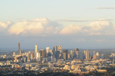 Brisbane şehir manzarası güneş önce akşam ayarla