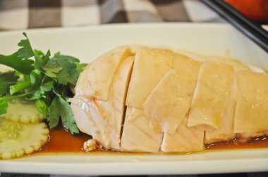 Singapurlu Hainanese tavuklu pilav deri ile