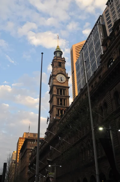 Sydney Townhall Clocktower in de avond — Stockfoto