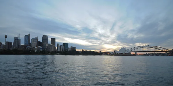 Panorama escena nocturna de la vibrante Sydney Australia — Foto de Stock