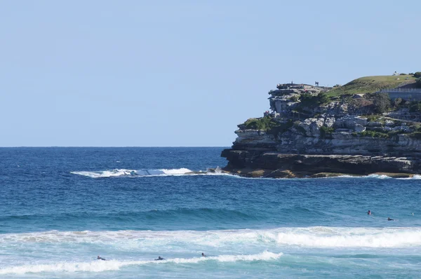在澳大利亚悉尼邦迪海滩阳光明媚的日子里的蓝海 — 图库照片