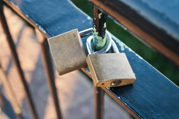 Forever love oath by couple padlocks on a handrail in South Kore — Stock Photo, Image