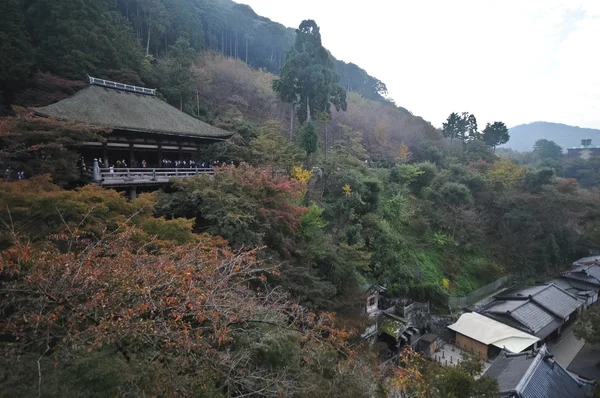 Kiyomize grand chrám v podzimní sezóně v Kjótu Japonsko — Stock fotografie