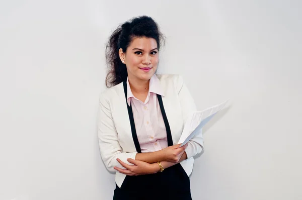 Mujer holding contrato de negocios sobre fondo blanco —  Fotos de Stock