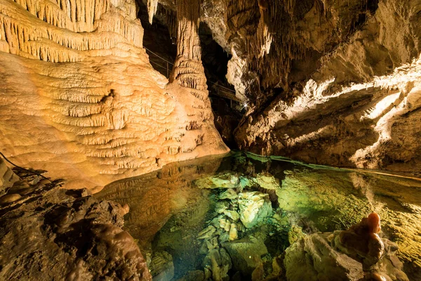 Freiheitsgrotte Demanovska Stalaktiten Stalagmiten Und See Slowakei Niedere Tatra — Stockfoto