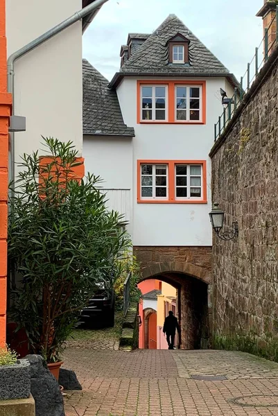 2020年5月25日ドイツ サバーグ ザバーグの古い通りは彼らの斜面で特別です この旧市街の建築物は 現代と中世の建物を調和させました — ストック写真