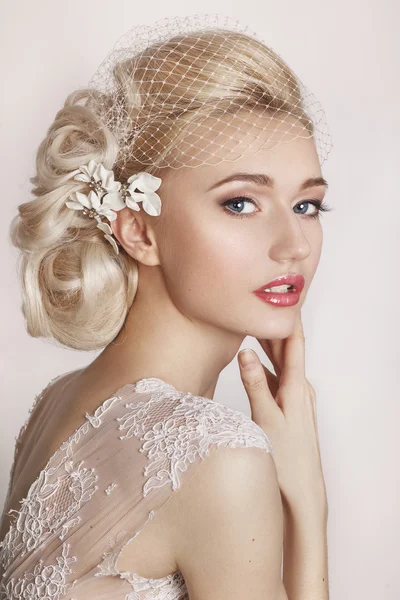 Portrait of beautiful bride. Wedding dress. Wedding decoration.Portrait of a beautiful woman in the image of the bride with flowers in her hair. Picture taken in the studio on a white background. — Zdjęcie stockowe