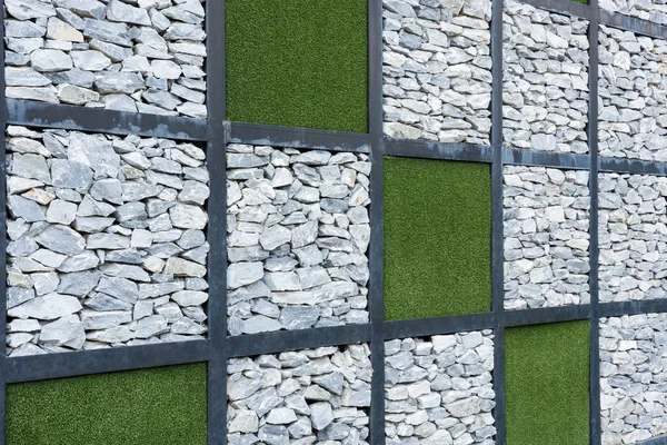 Muren av sten och konstgräs bakgrund. — Stockfoto