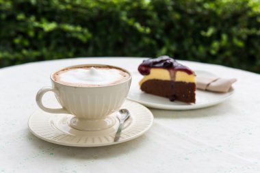 kahve ve yaban mersini peynirli kek