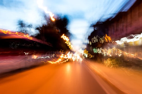 Aydınlanma ve gece hayatı şehir hareket bulanıklığı — Stok fotoğraf