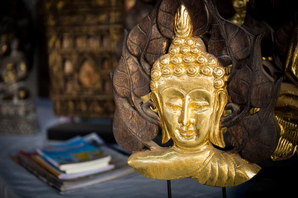 Geleneksel Tay tarzı Lord Buda'nın yüz Ahşap oyma — Stok fotoğraf