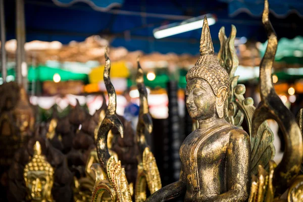 Estilo tailandês tradicional Lord Buddha escultura em madeira — Fotografia de Stock