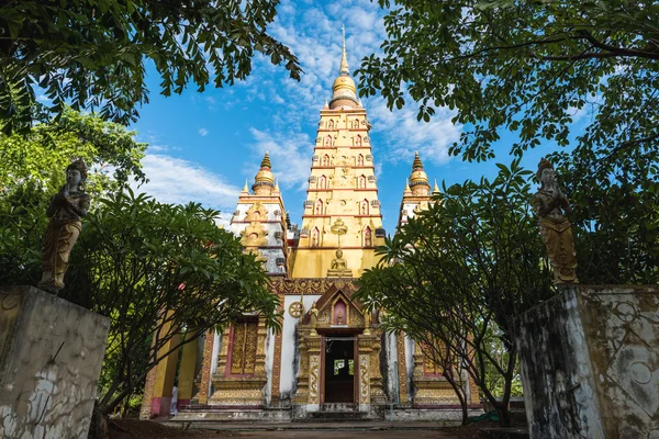 Bódhgaja na Wat Monmahinsiraram v Lamphunu, Thajsko — Stock fotografie