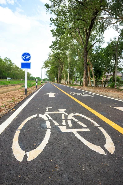 Panneau de signalisation vélo sur asphalte . — Photo
