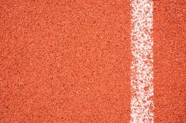 Beyaz çizgi dokusu ile koşu parkuru.