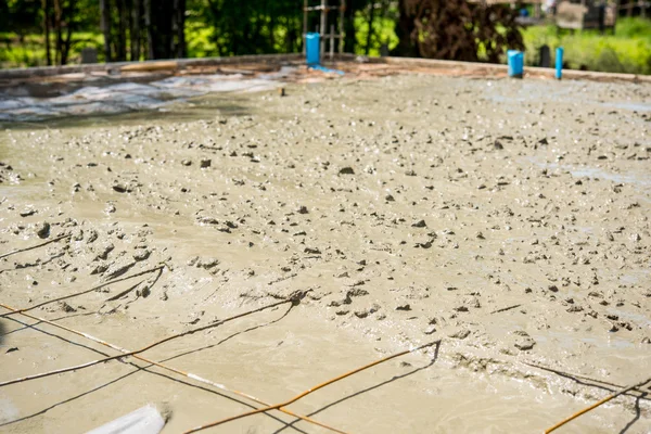 Plâtrier béton plancher de ciment dans la maison — Photo