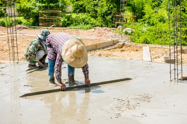 Murare betong cement golv toppning med flyt — Stockfoto