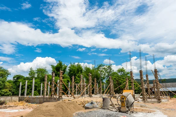 Byggnad cement pelare för hemmet konstruktion — Stockfoto