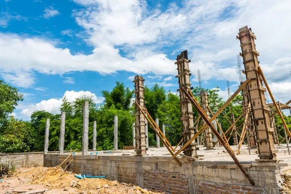 Pilar de cemento para la construcción de viviendas —  Fotos de Stock