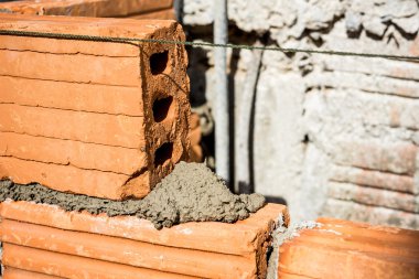 Oluşturma için kullanılan bir tuğla İnşaat