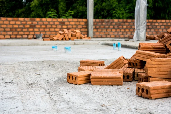 Una construcción de ladrillo utilizada para construir — Foto de Stock