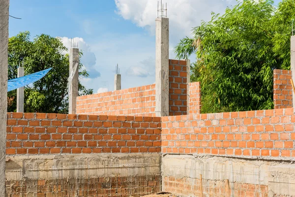 Ladrillo en la nueva casa — Foto de Stock